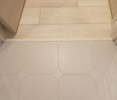 洗面所の床と廊下フローリング材の関係