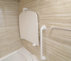 インテリアバーを追加して出入り安心