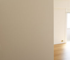 目隠しには丁度良い腰壁は残し