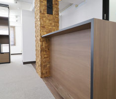 足元が見えないカウンター