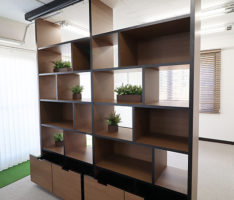 下の収納はスライディングレールでスムーズに