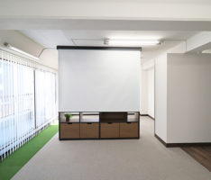 スクリーンを下して会議シフト