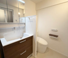 洗面台とトイレの空間