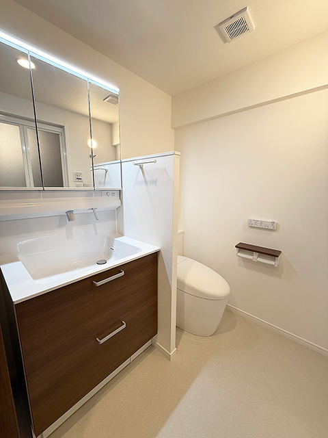 洗面台とトイレの空間